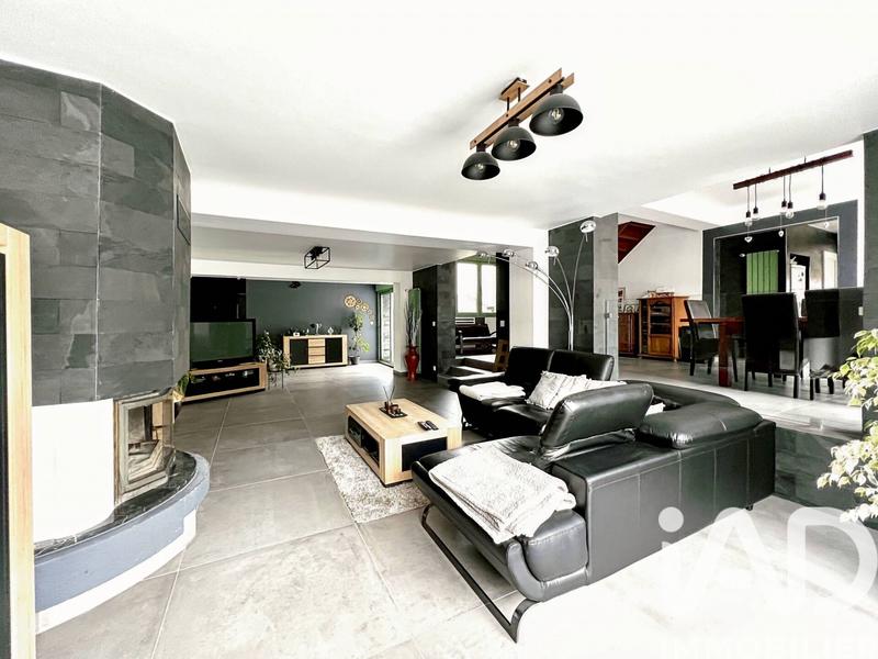 Maison - 235 m² - 7 pièces