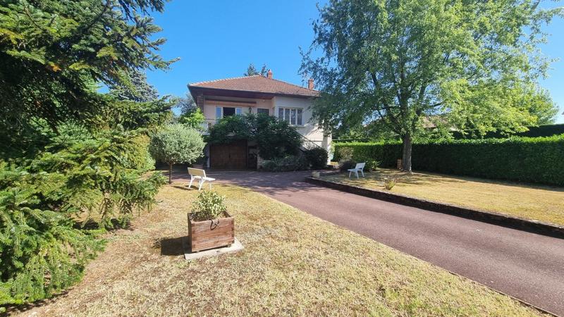 Maison - 210 m² - 6 pièces