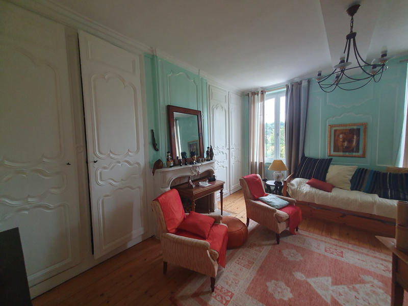 Maison - 327 m² - 12 pièces