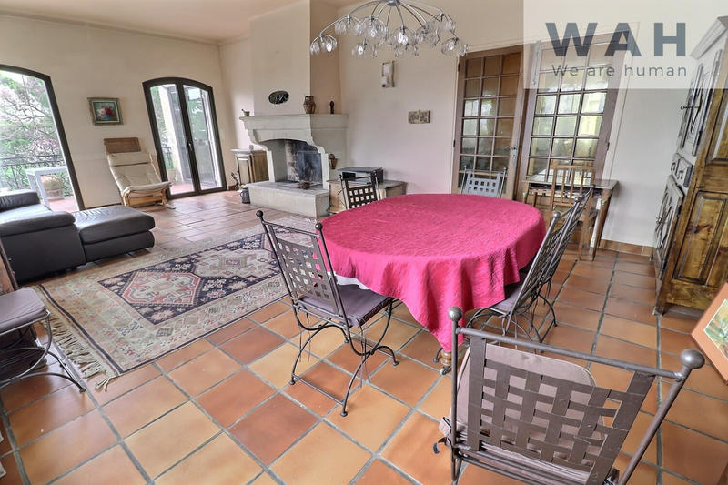 Villa - 364 m² - 9 pièces