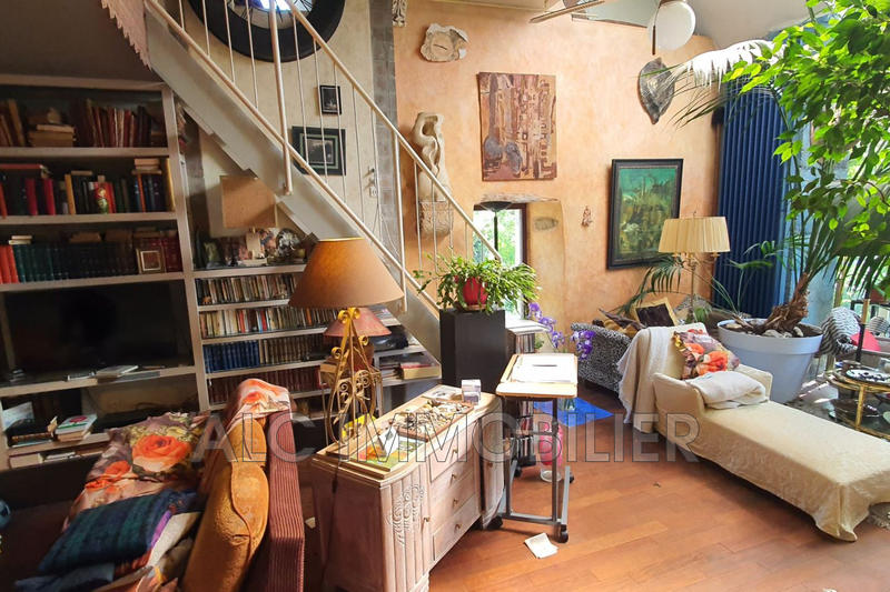 Maison - 250 m² - 9 pièces