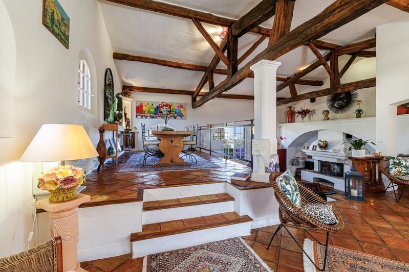 Propriété - 300 m² - 7 pièces