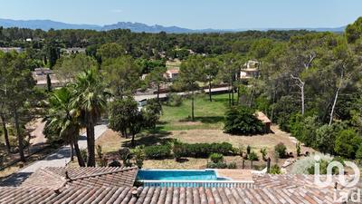 Maison - 225 m² - 7 pièces