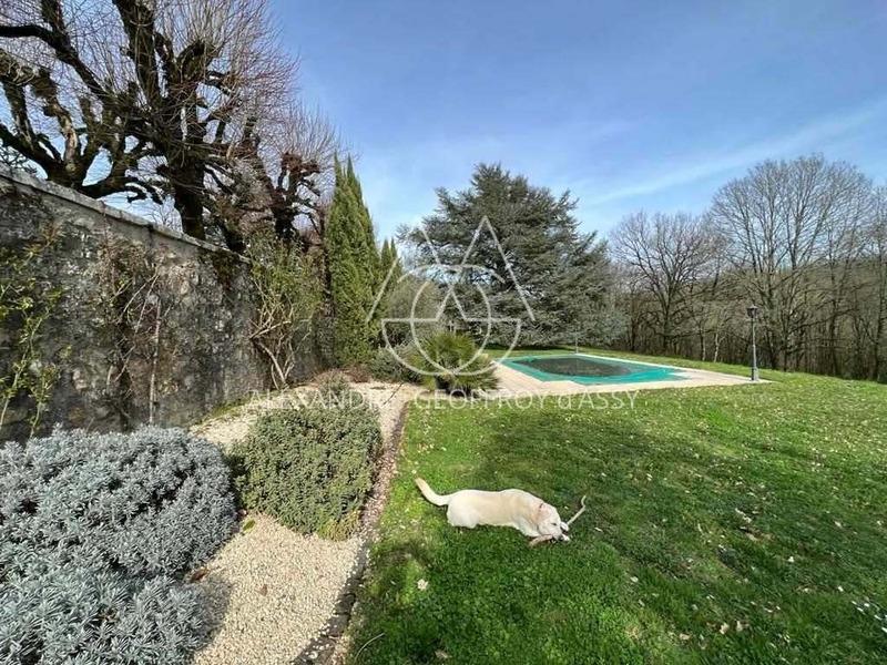 Château - 1 500 m² - 22 pièces