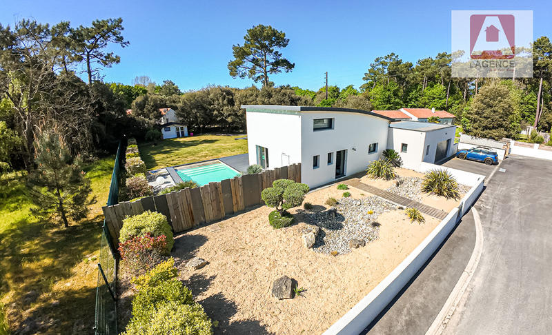 Maison - 181 m² - 7 pièces