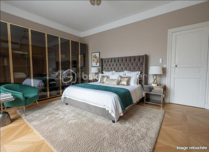 Demeure - 267 m² - 11 pièces