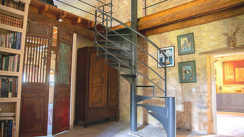 Mas - 668 m² - 27 pièces