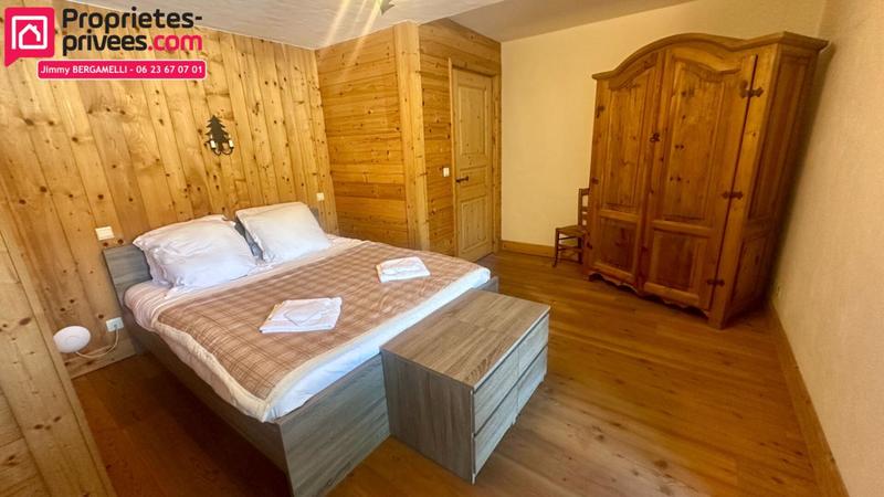 Maison - 239 m² - 8 pièces