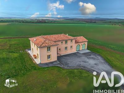 Maison - 274 m² - 8 pièces