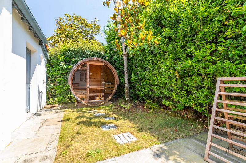 Maison - 275 m² - 10 pièces