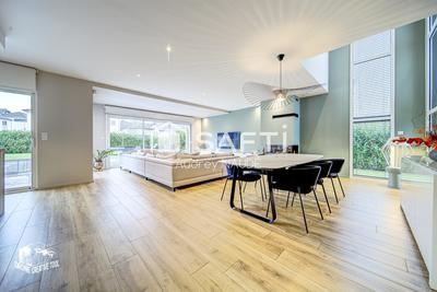 Maison - 235 m² - 8 pièces