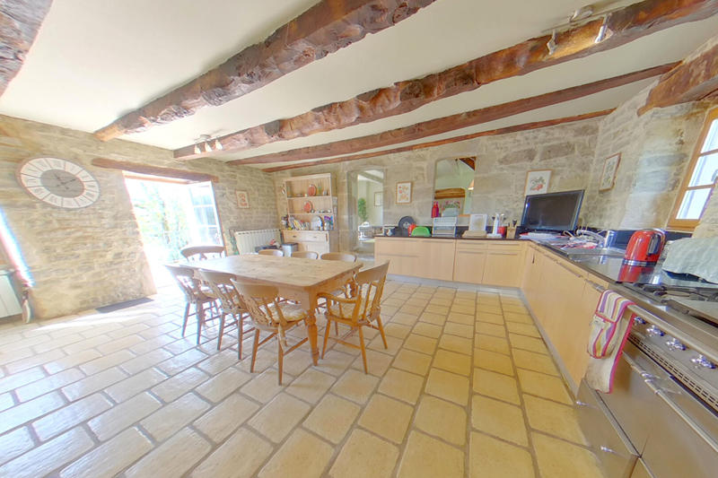 Maison - 248 m² - 9 pièces