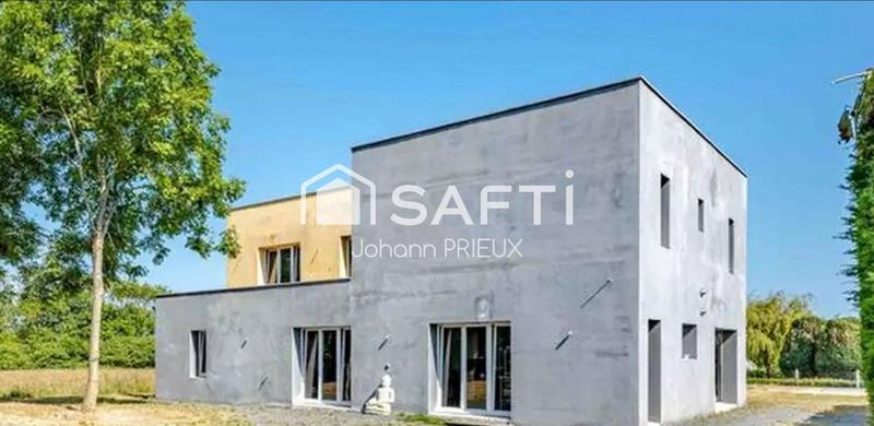 Maison - 275 m² - 9 pièces