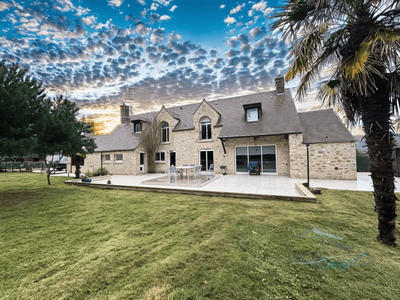 Villa - 264 m² - 8 pièces