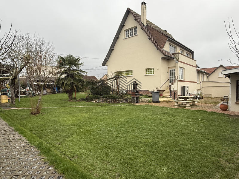 Maison - 210 m² - 5 pièces