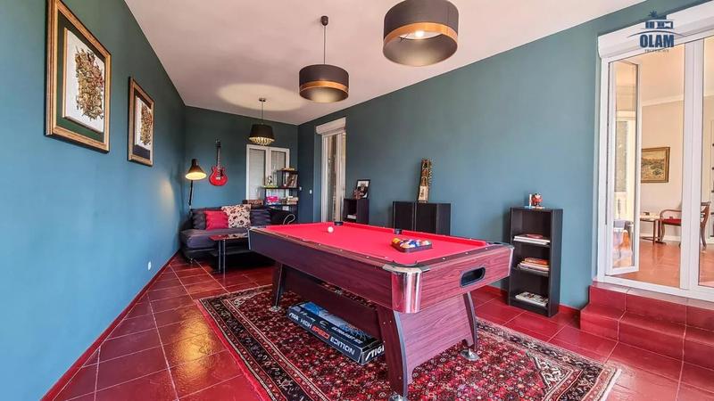 Maison - 377 m² - 12 pièces