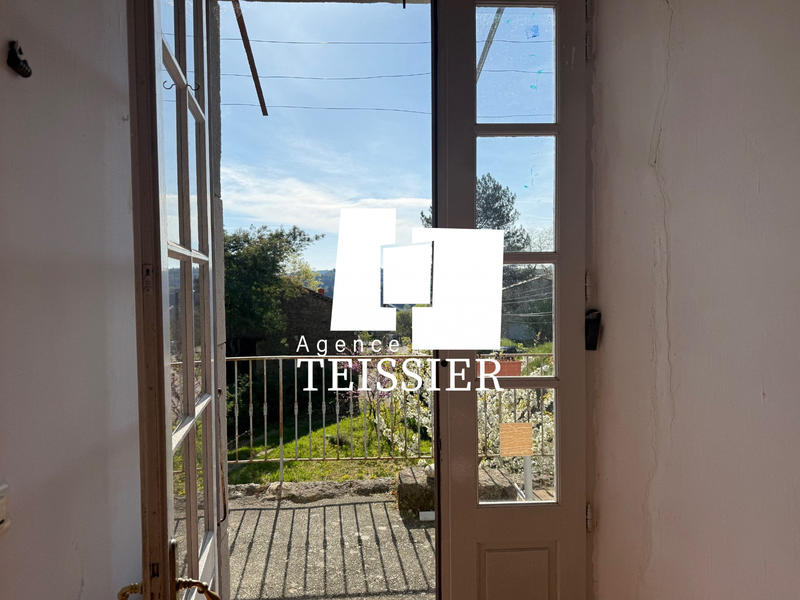 Maison - 216 m² - 12 pièces