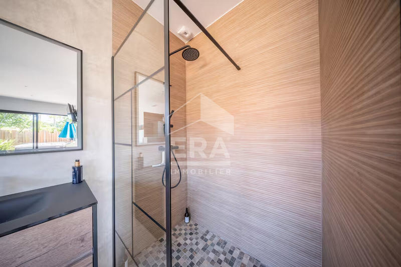 Maison - 230 m² - 7 pièces