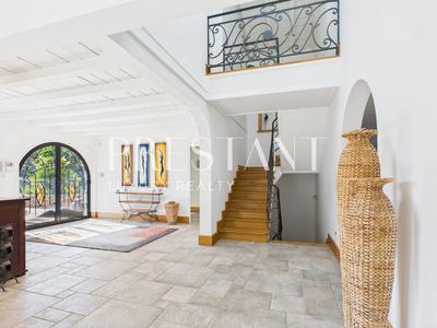 Maison - 294 m² - 9 pièces