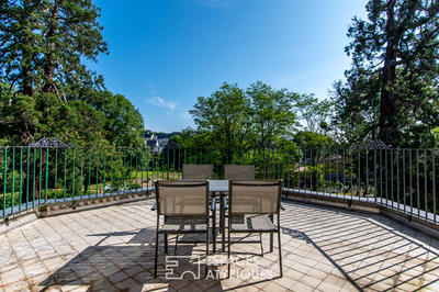 Maison - 232 m² - 11 pièces