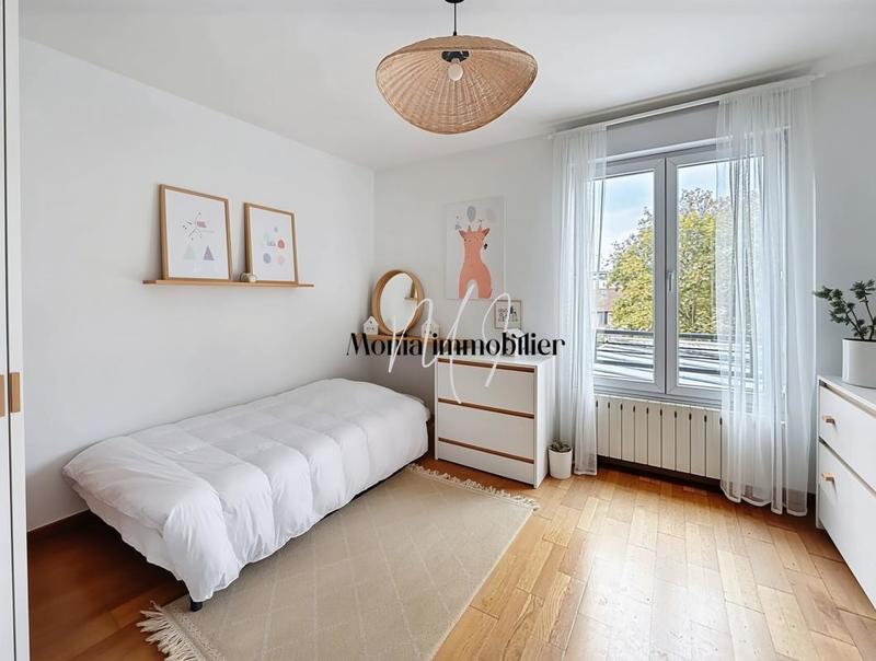 Pavillon - 160 m² - 7 pièces