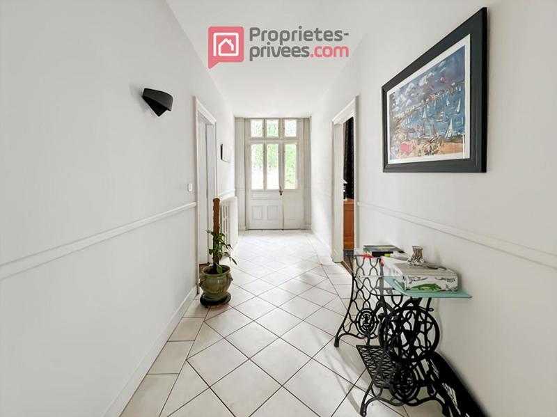 Maison - 210 m² - 9 pièces