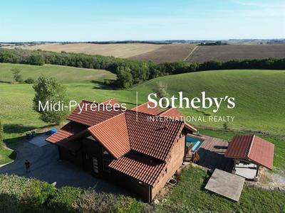 Maison - 163 m² - 6 pièces