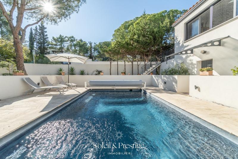 Maison - 180 m² - 9 pièces