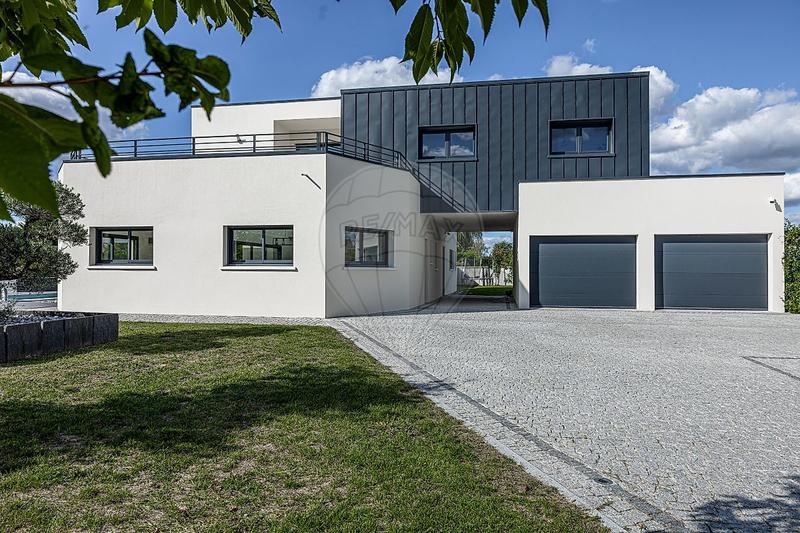 Maison - 222 m² - 7 pièces