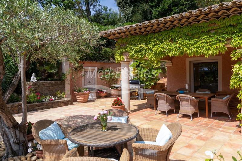 Propriété - 230 m² - 7 pièces