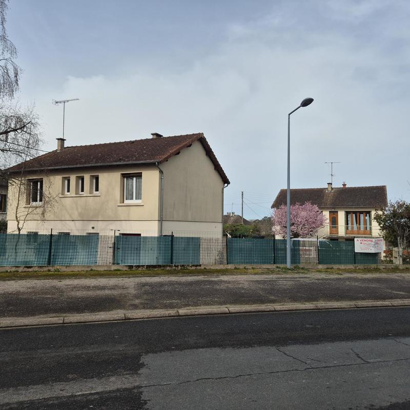 Maison - 90 m² - 5 pièces