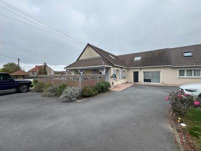 Maison - 180 m² - 8 pièces