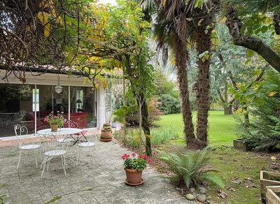 Maison - 215 m² - 9 pièces