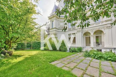 Appartement - 246 m² - 7 pièces