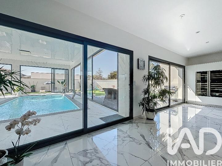 Maison - 259 m² - 5 pièces