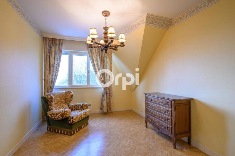 Maison - 226 m² - 8 pièces