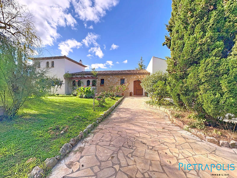 Villa - 287 m² - 8 pièces