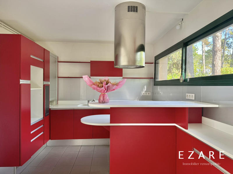 Maison - 256 m² - 8 pièces