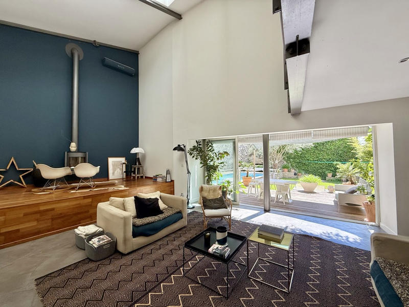 Maison - 240 m² - 10 pièces