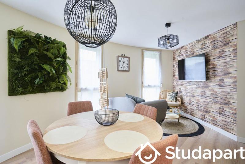 Chambre - 11 m² - 1 pièce