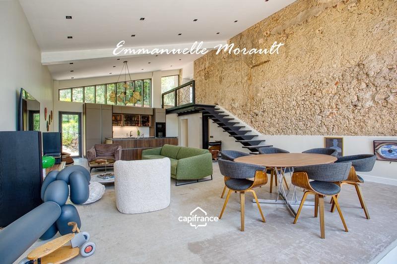 Propriété - 487 m² - 10 pièces