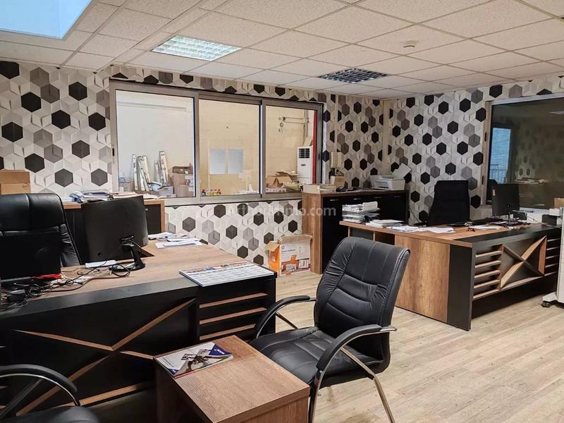 Bureau - 636 m²