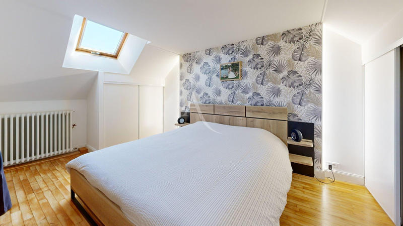 Maison - 204 m² - 9 pièces