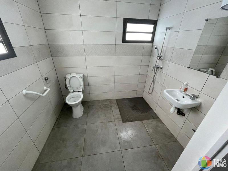 Local commercial - 85 m² - 3 pièces