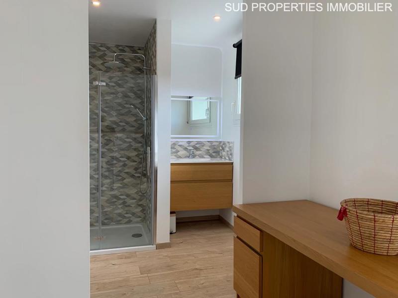 Propriété - 223 m² - 7 pièces
