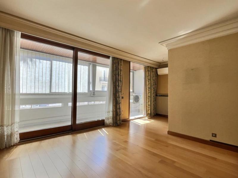 Appartement - 200 m² - 7 pièces