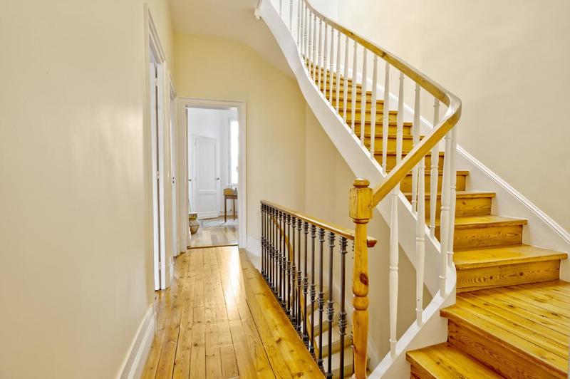 Maison - 255 m² - 10 pièces