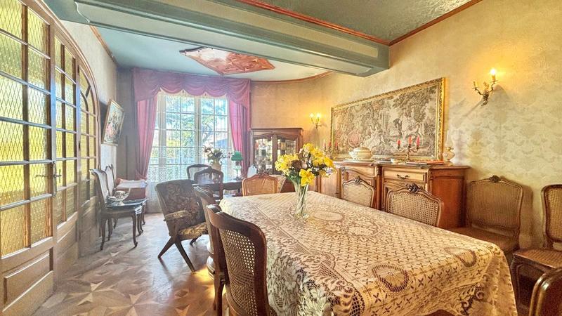 Maison - 253 m² - 7 pièces