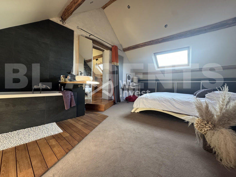 Maison - 225 m² - 7 pièces