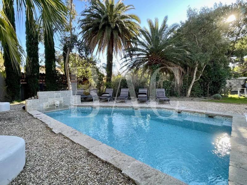 Villa - 273 m² - 12 pièces